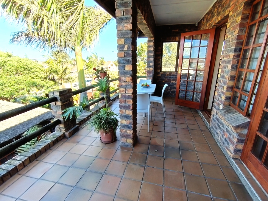 3 Bedroom Property for Sale in Wavecrest Eastern Cape